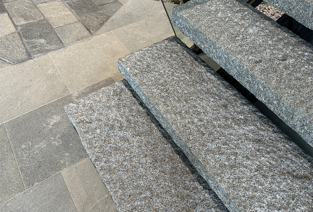 Σκάλα Γκρι σφυρήλατη 8cm