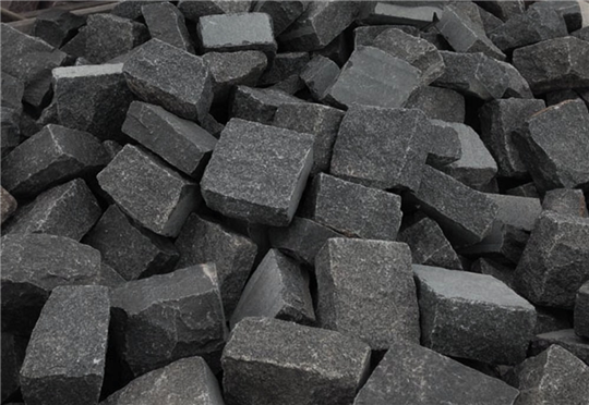 μαύρος γρανιτένιος κυβόλιθος